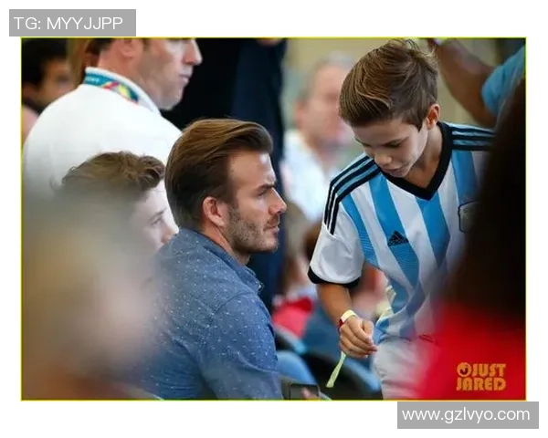 普京与足球明星亲密合影展现体育精神与友谊的交融时刻 普京与足球明星亲密合影展现体育精神与友谊的交融时刻