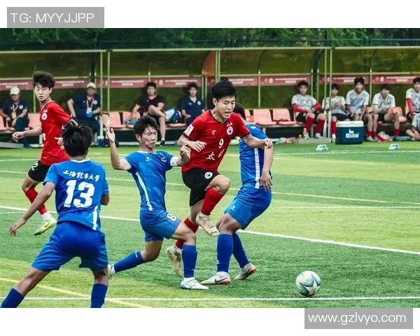 武汉足球队荣登足球团队协作排行榜第三名展现出色团队精神与实力