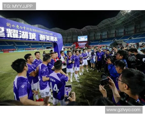 足球明星与各国国旗的精彩瞬间全景展示图集